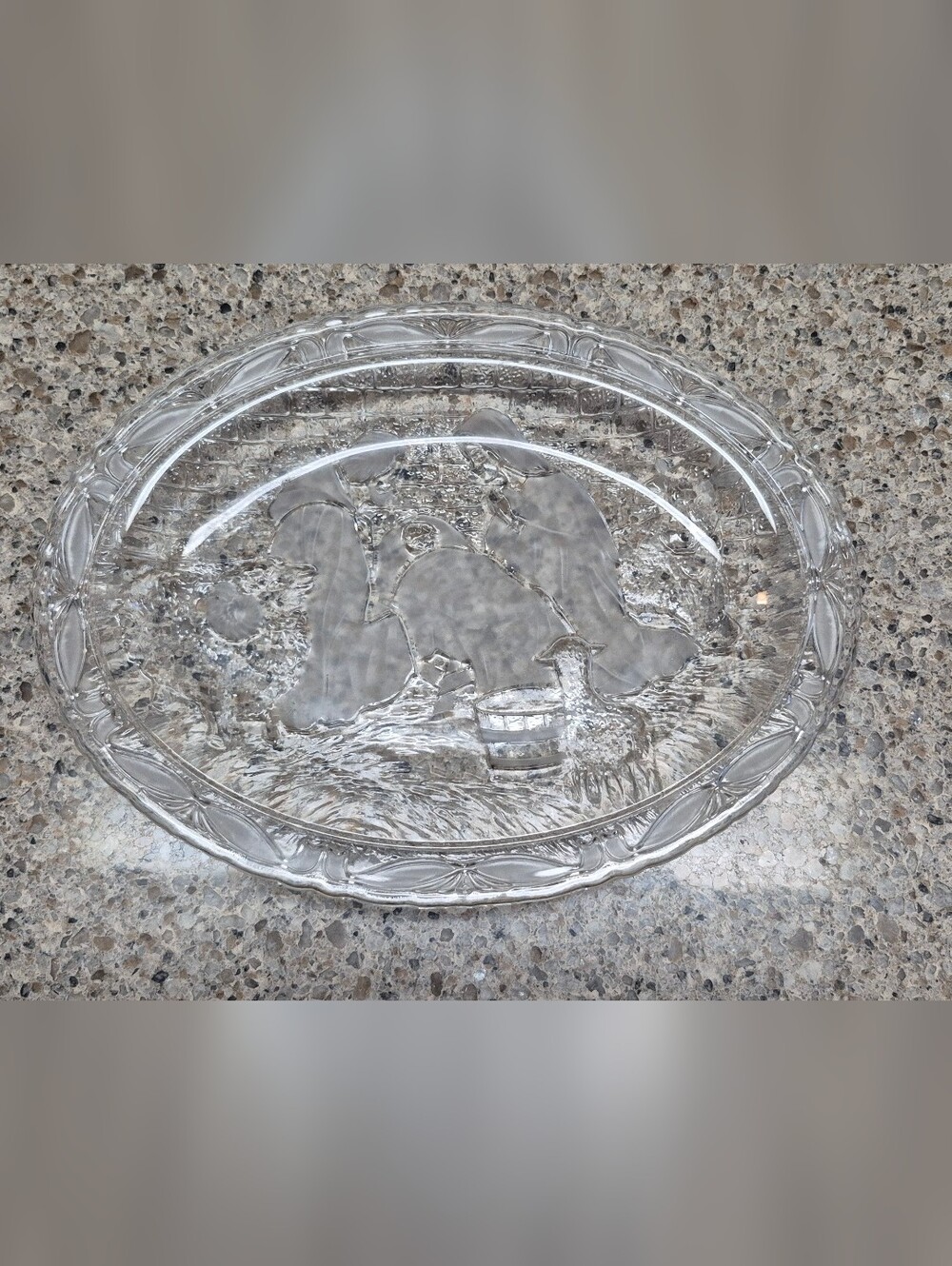 ​Mikasa Celebrations Rejoice Nativity Plaque Clear Frosted Glass Oval Plate 9"